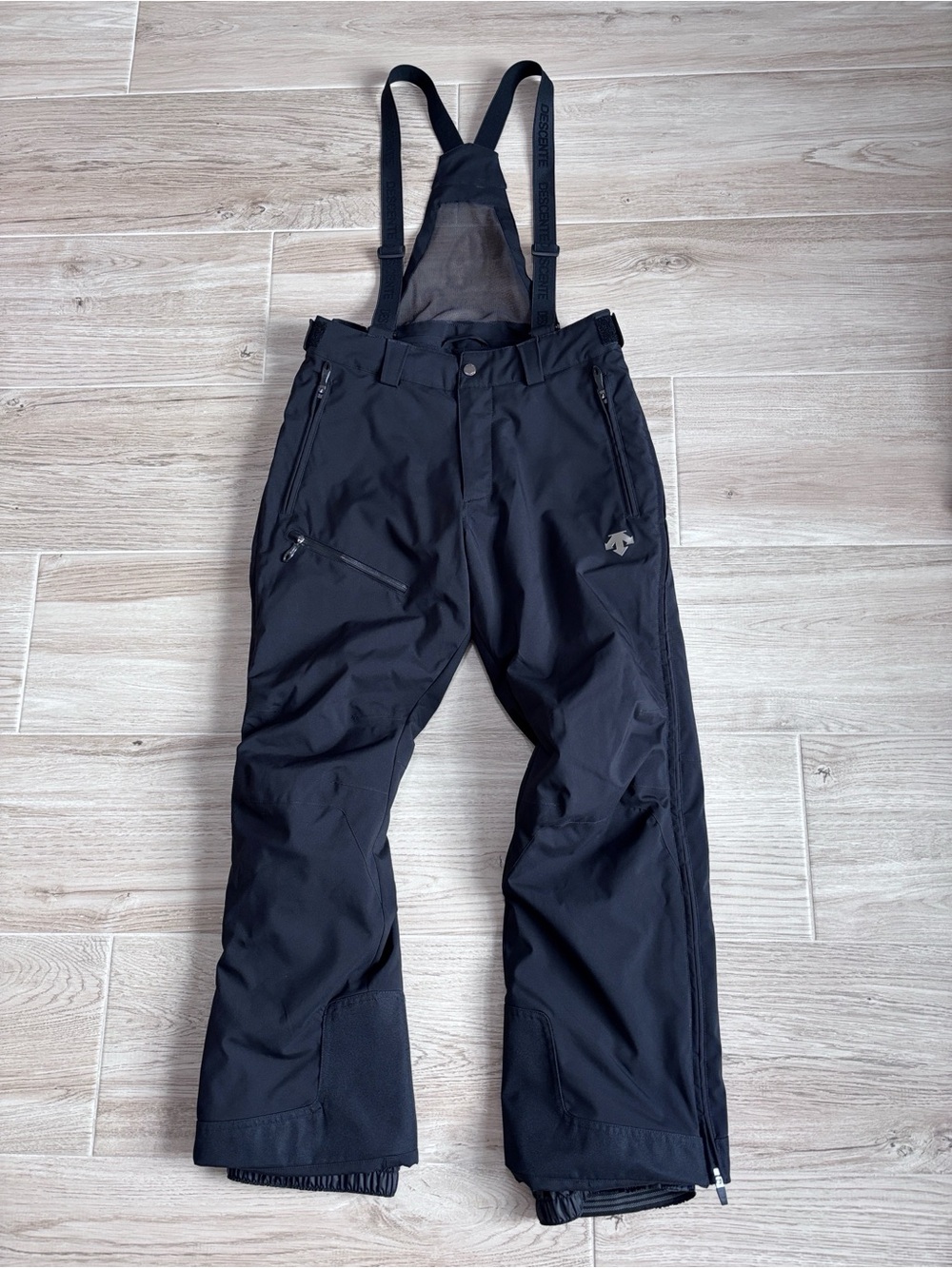 Men’s Descente Ski Pant Swiss Ski Snow Pants Black Bib Size Medium Short Inseam